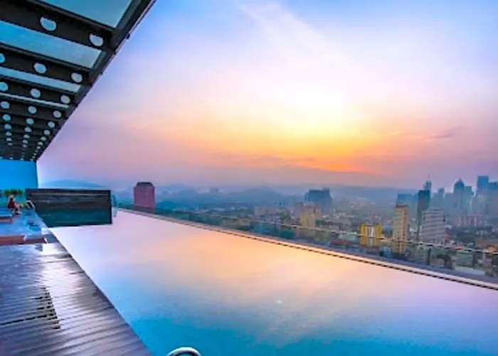 Regalia Skypool Klcc Hostel Kuala Lumpur